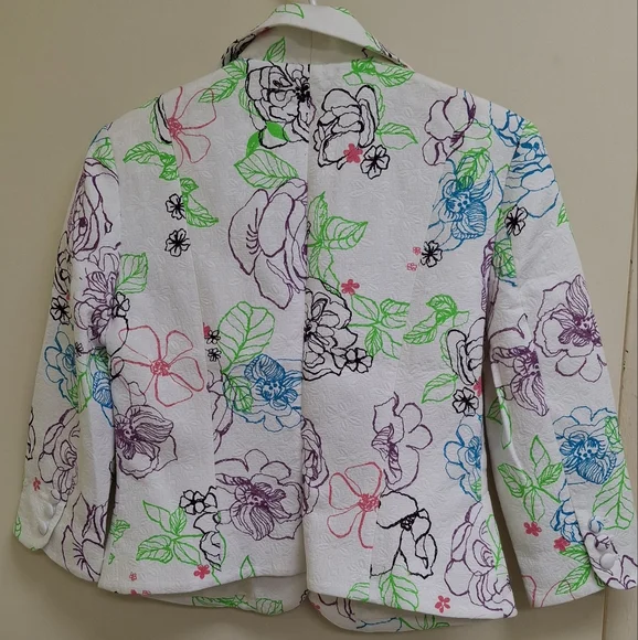 Blazer - Picture 4 of 7